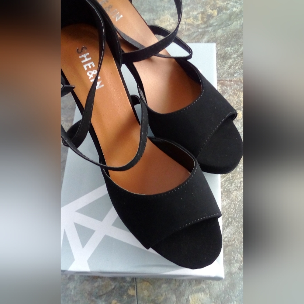 SHEIN Black Strappy Open-Toe Heels with Pearl detail